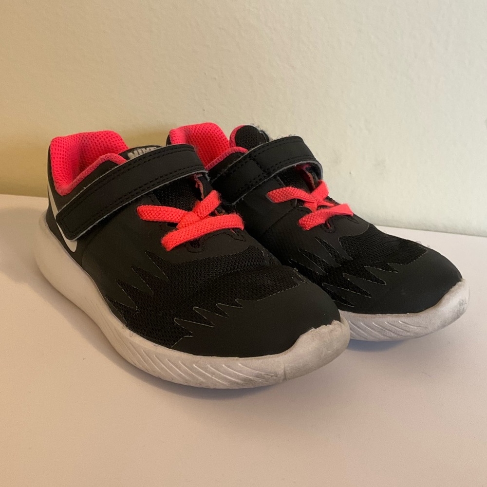 Nike Star Runner TDV 'Crimson Tint' Black and Pink Velcro kids shoes size 10C